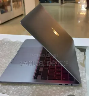 New Laptop Apple MacBook Pro 2020 16GB Intel Core I5 SSD 512GB