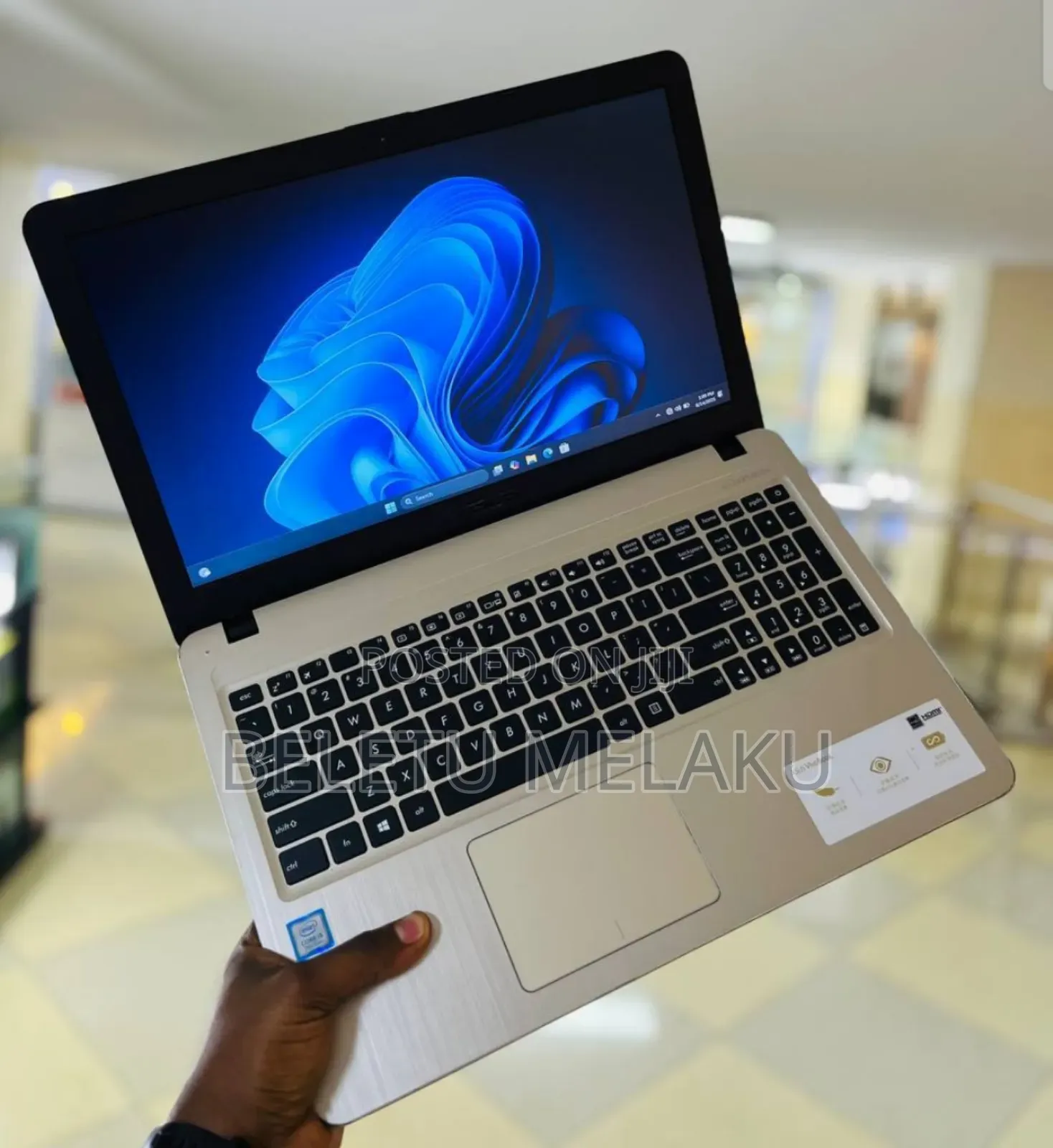 New Laptop Asus VivoBook 15 X505BA 8GB Intel Core I5 SSD 256GB