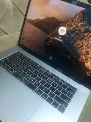 Photo - New Laptop Apple MacBook Pro 2017 16GB Intel Core I7 SSD 512GB
