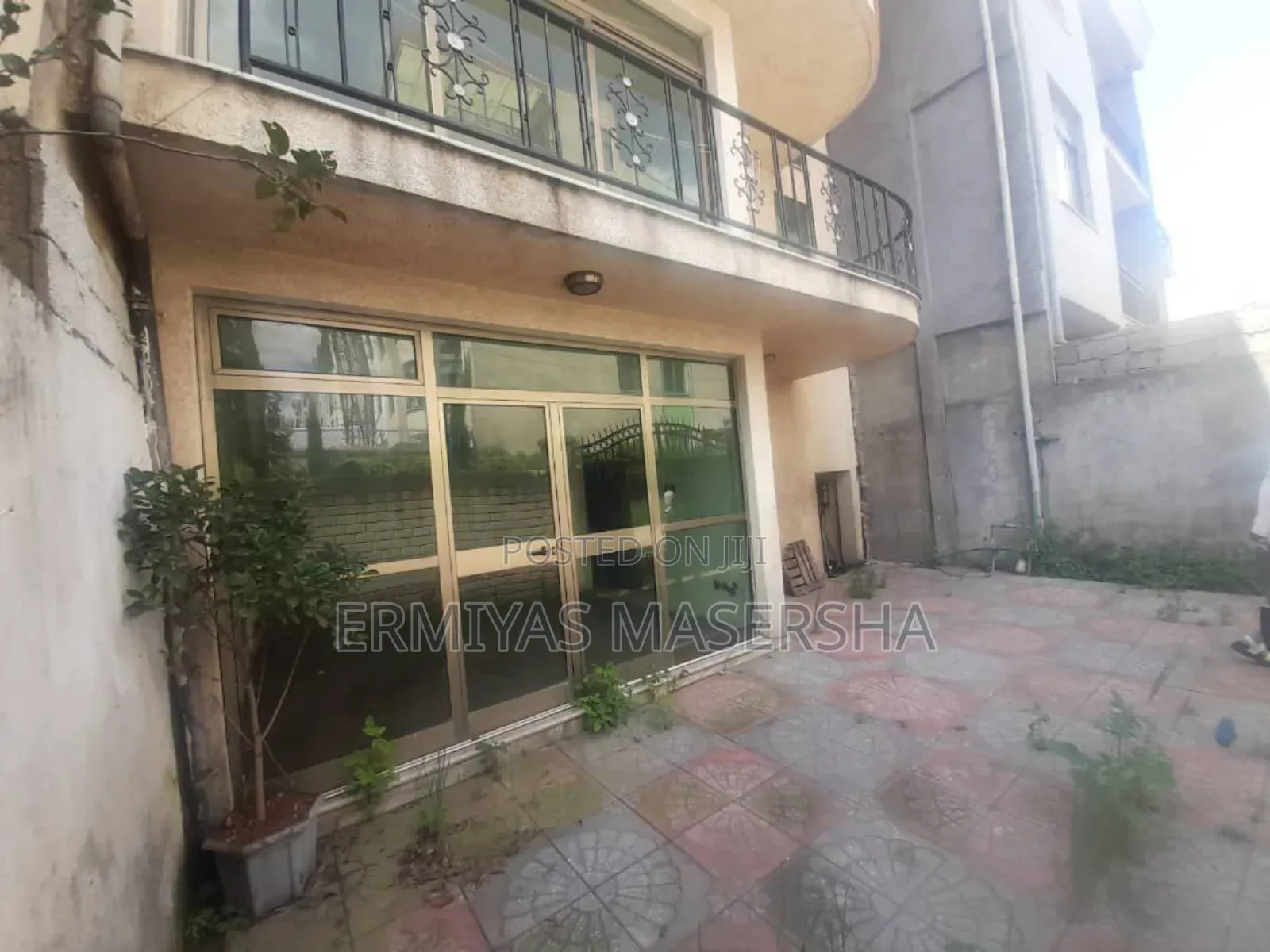 Furnished 5bdrm Apartment in Yeka for sale