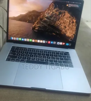 New Laptop Apple MacBook Pro 2017 16GB Intel Core I7 SSD 512GB