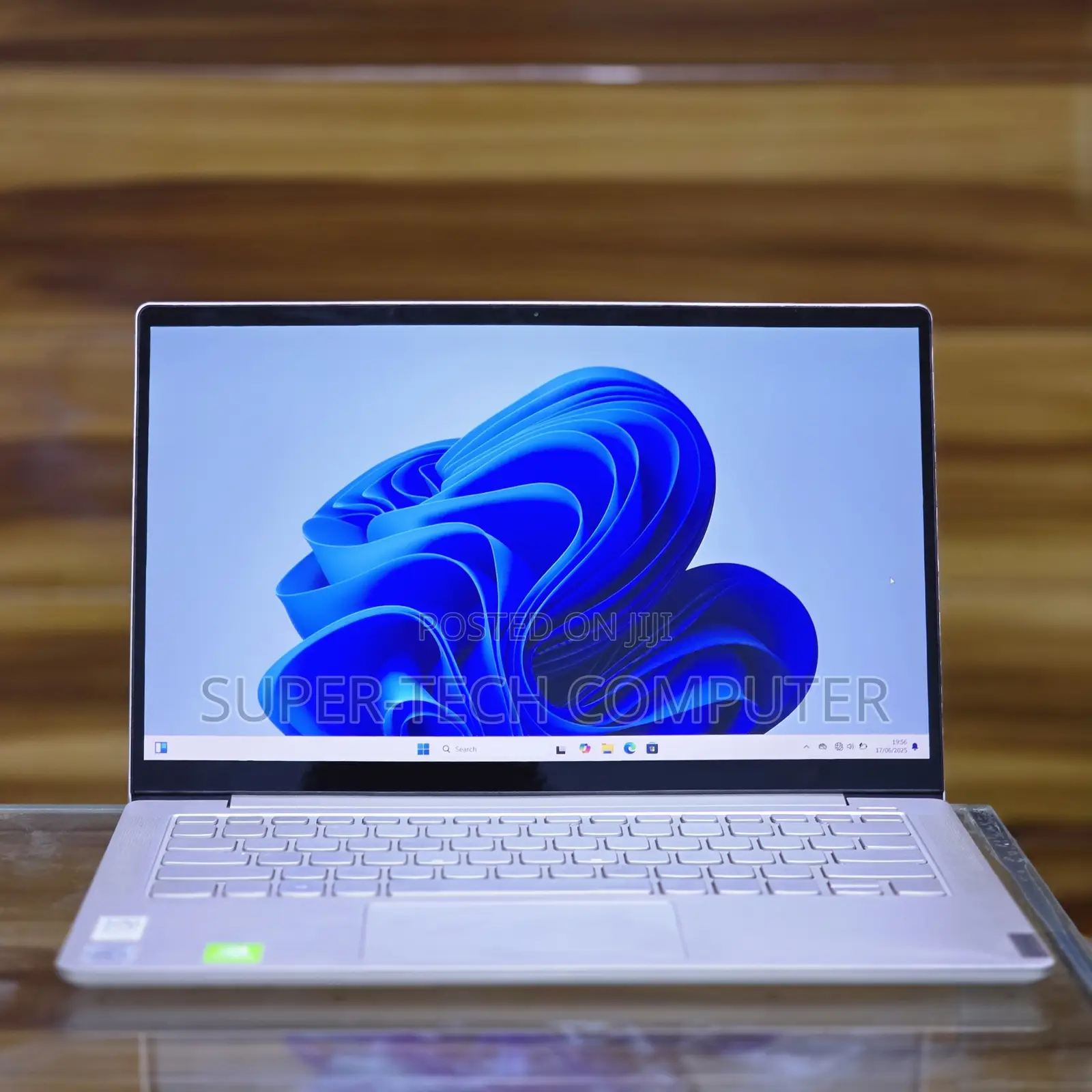 New Laptop Lenovo Yoga 700 8GB Intel Core I5 SSD 512GB