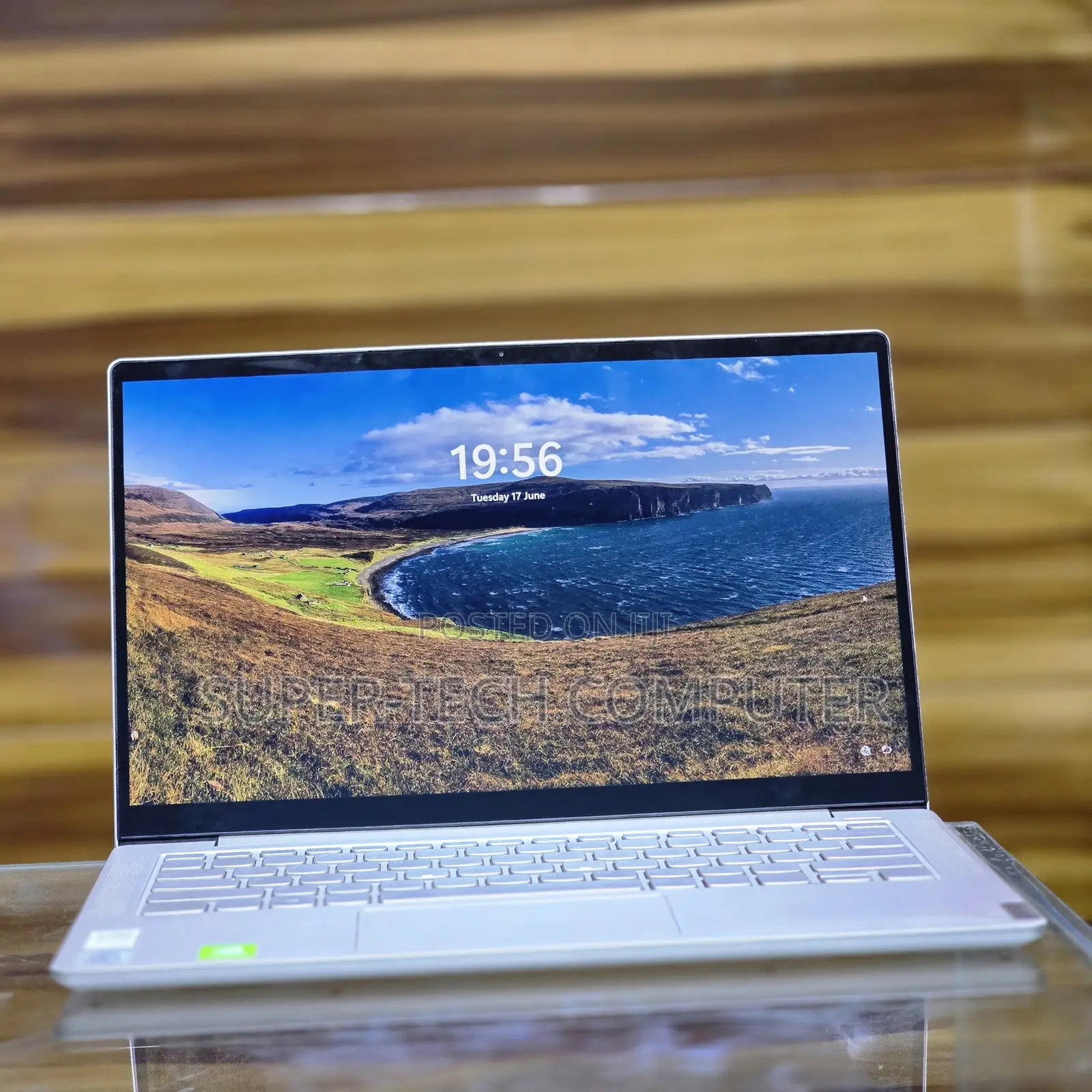 New Laptop Lenovo Yoga 700 8GB Intel Core I5 SSD 512GB