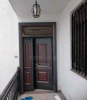 Photo - ጥንካሬ እና ውበትን በአንድላይ የተላበሰ በር Victor Doors