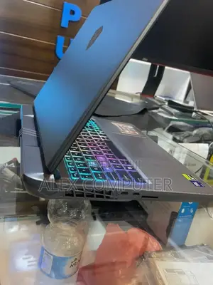 New Laptop MSI Vector 17 HX AI A2XWJG 16GB Intel Core Ultra 7 SSD 1T