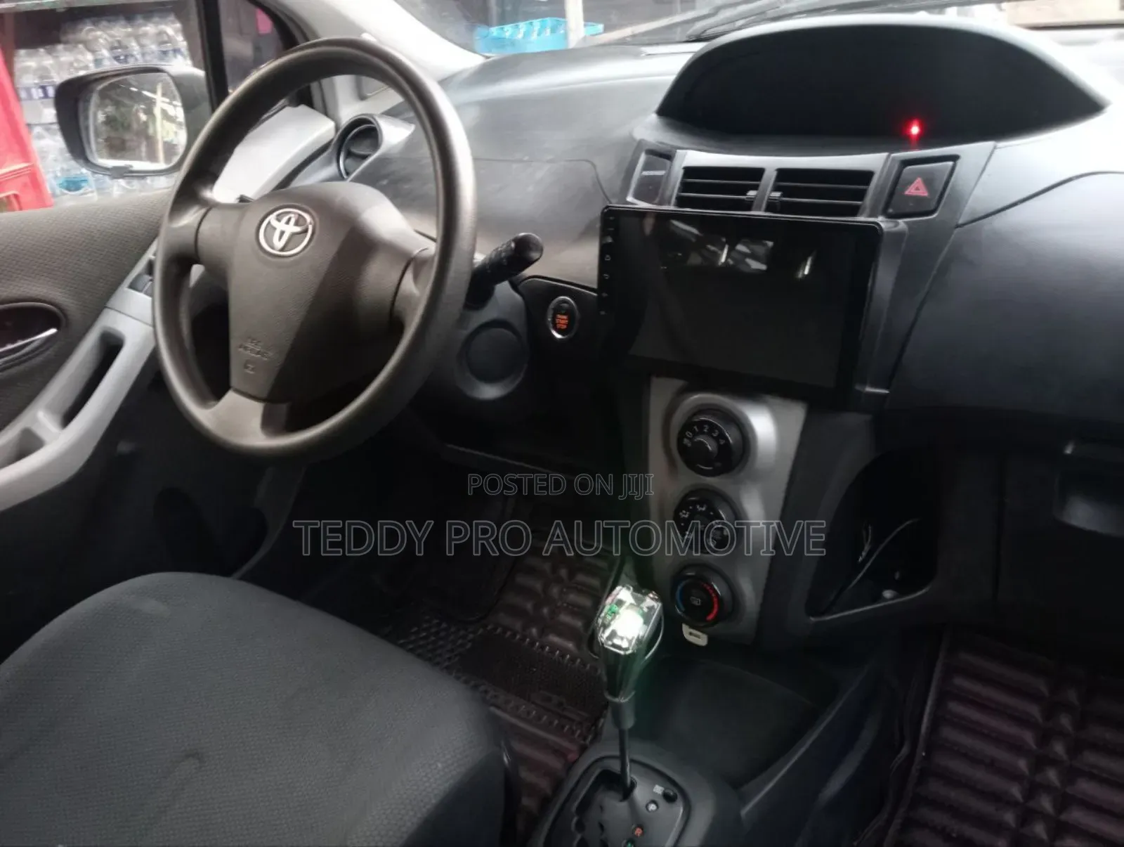 Toyota Yaris 2010 Silver