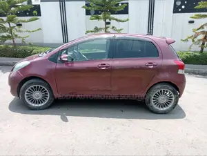 Toyota Yaris 2010 Silver
