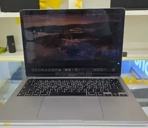 New Laptop Apple MacBook Pro 2020 8GB Apple M1 SSD 256GB