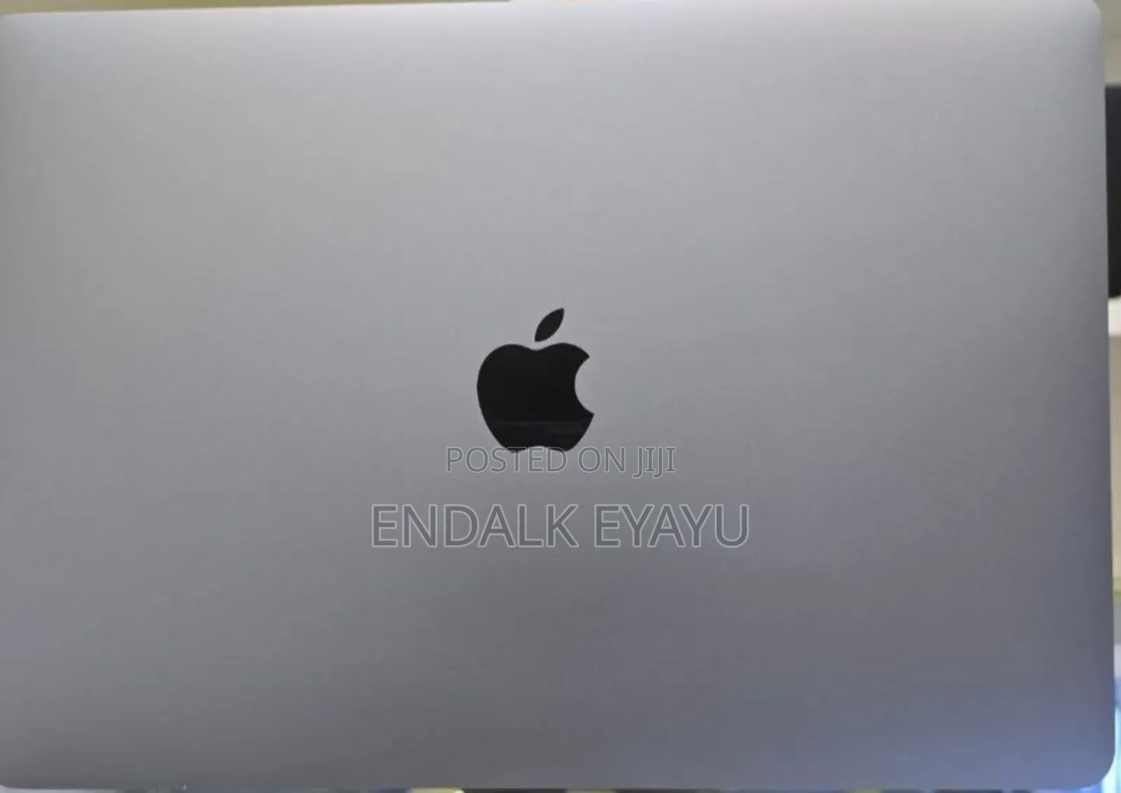 New Laptop 8GB Apple M1 SSD 256GB