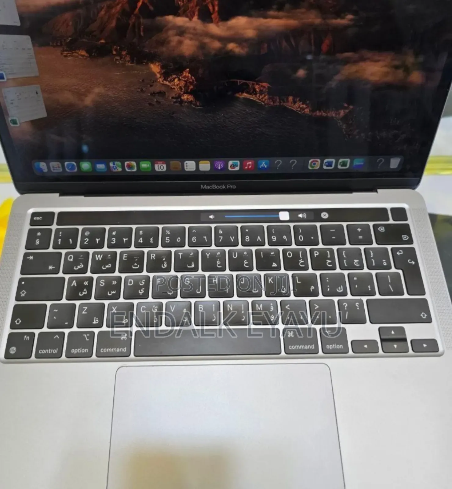 New Laptop 8GB Apple M1 SSD 256GB