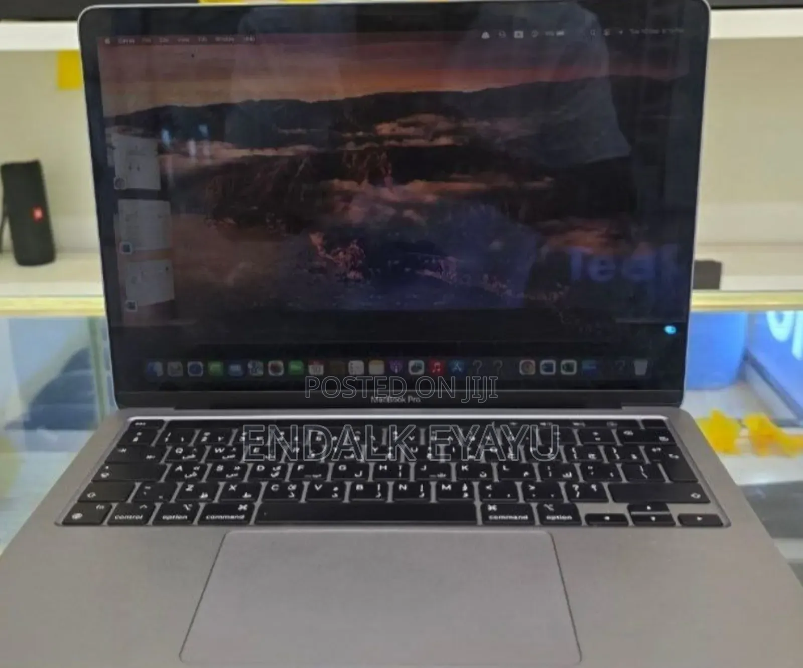 New Laptop 8GB Apple M1 SSD 256GB