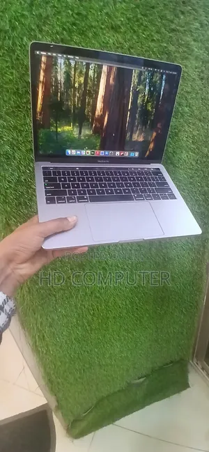 Photo - New Laptop Apple MacBook Pro 2019 8GB Intel Core I5 SSD 256GB