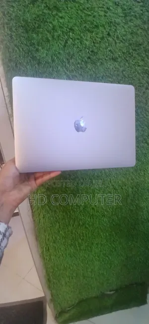 New Laptop Apple MacBook Pro 2019 8GB Intel Core I5 SSD 256GB