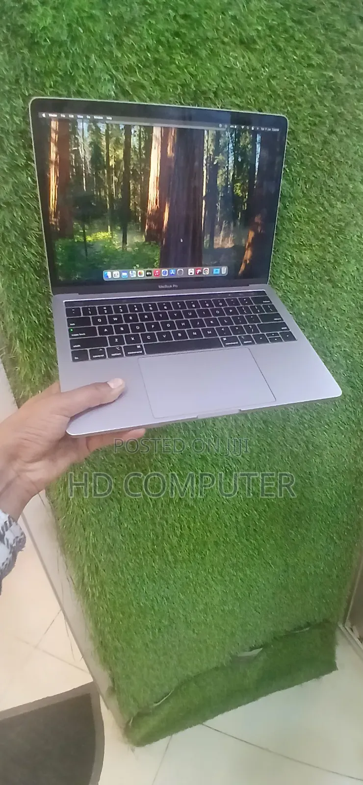 New Laptop Apple MacBook Pro 2019 8GB Intel Core I5 SSD 256GB