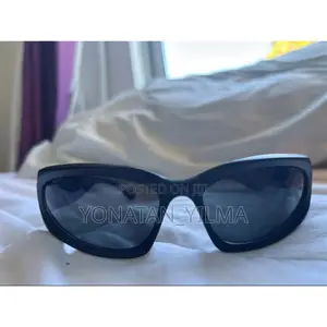 Photo - Black Eyeglass