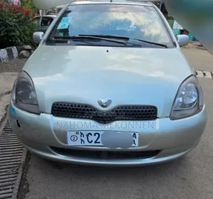 Photo - Toyota Vitz 2001 Gold