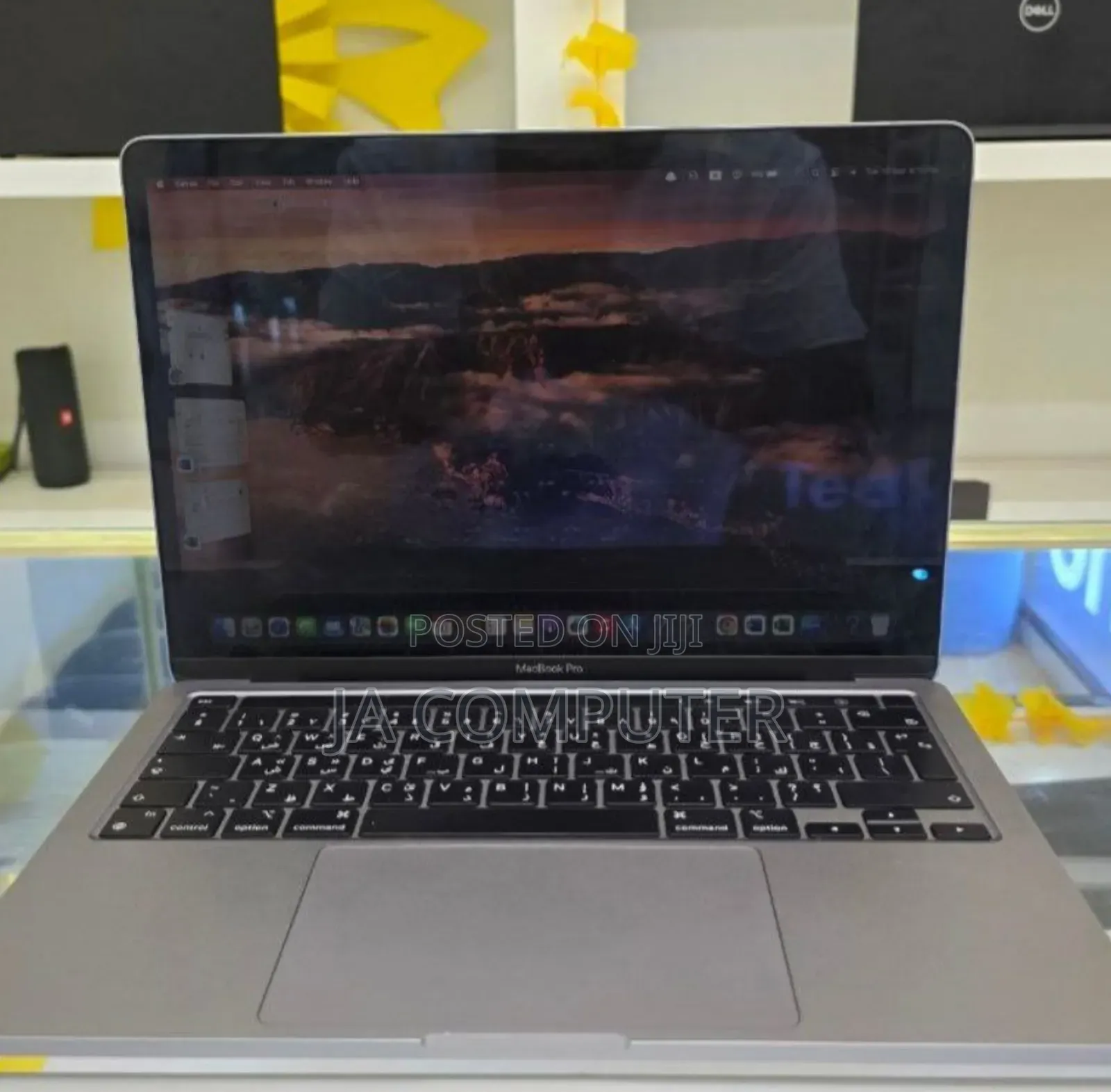 New Laptop Apple MacBook Pro 2020 M1 8GB Apple M1 SSD 256GB