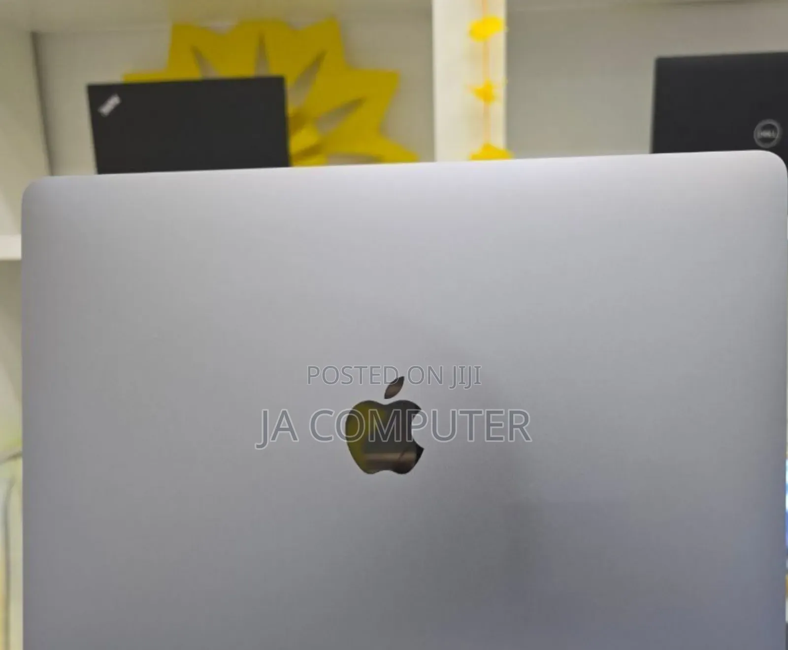 New Laptop Apple MacBook Pro 2020 M1 8GB Apple M1 SSD 256GB