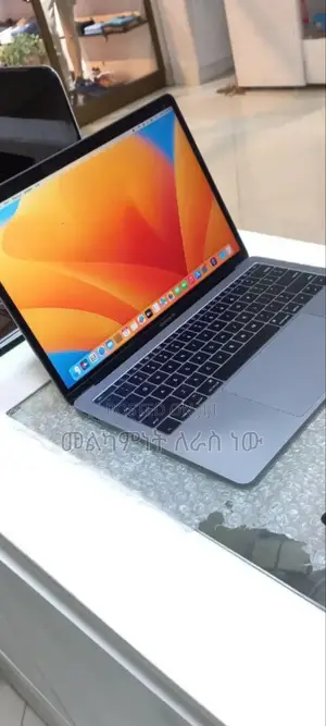 Photo - New Laptop Apple MacBook Pro 2017 16GB Intel Core I5 SSD 512GB