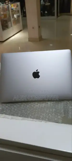 New Laptop Apple MacBook Pro 2017 16GB Intel Core I5 SSD 512GB