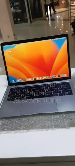 New Laptop Apple MacBook Pro 2017 16GB Intel Core I5 SSD 512GB