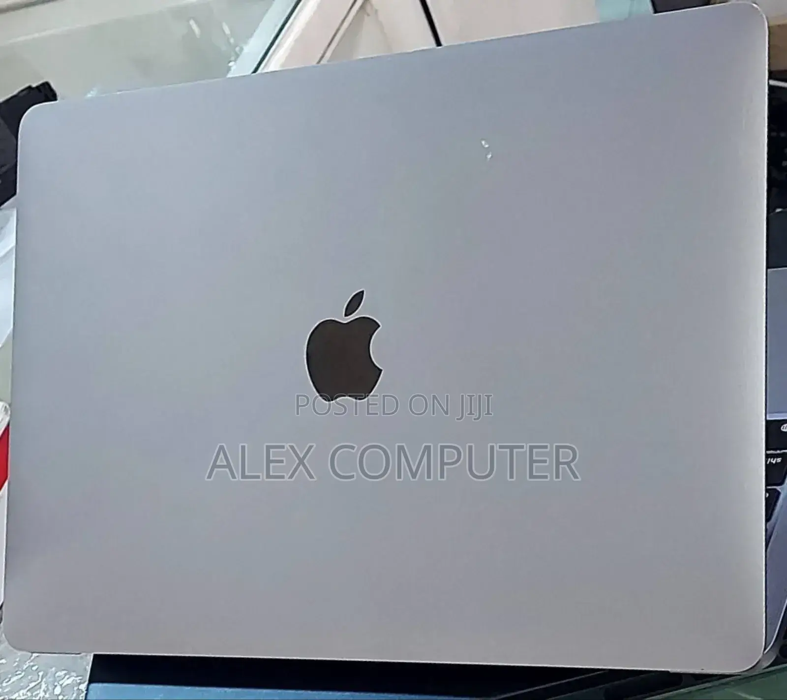 New Laptop Apple MacBook Pro 2022 M2 8GB Apple M2 SSD 256GB