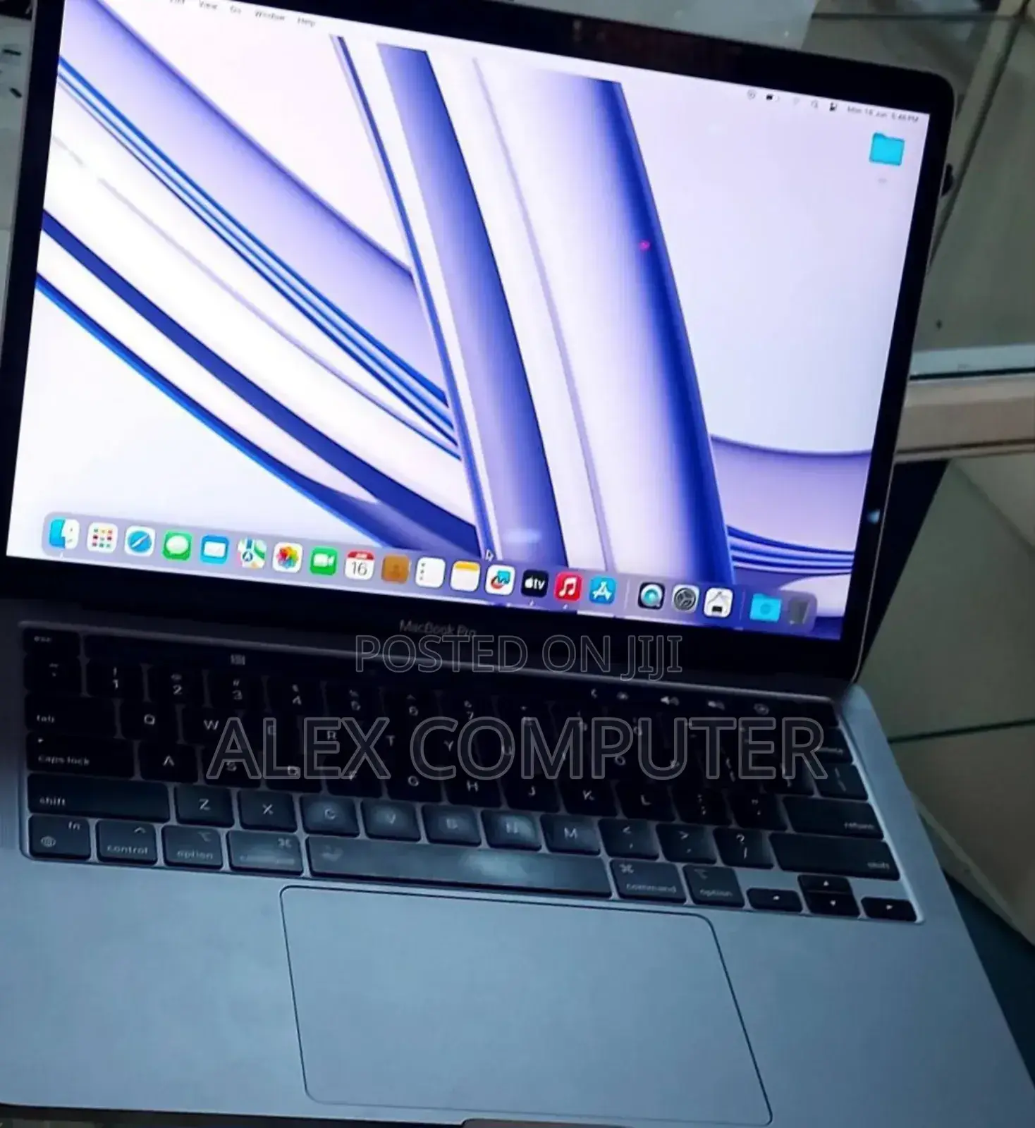 New Laptop Apple MacBook Pro 2022 M2 8GB Apple M2 SSD 256GB