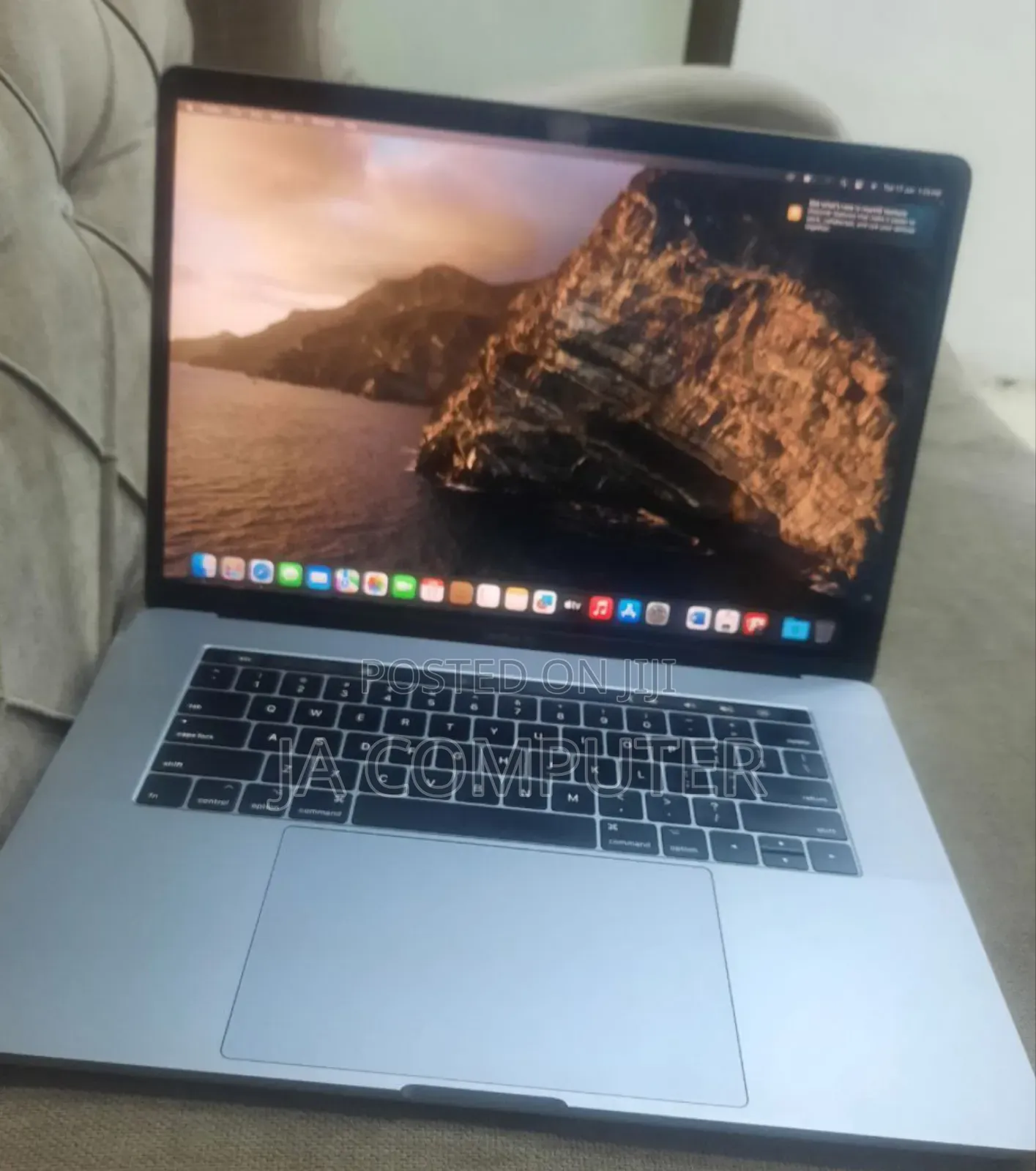 New Laptop Apple MacBook Pro 2017 16GB Intel Core I7 SSD 512GB