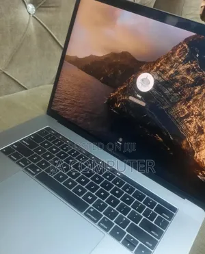 New Laptop Apple MacBook Pro 2017 16GB Intel Core I7 SSD 512GB