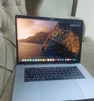 Photo - New Laptop Apple MacBook Pro 2017 16GB Intel Core I7 SSD 512GB