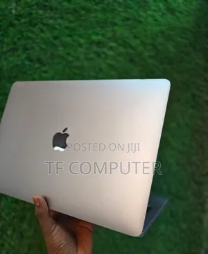 New Laptop Apple MacBook Pro 2020 M1 8GB Apple M1 Pro SSD 256GB