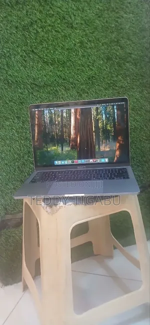 New Laptop Apple MacBook Pro 8GB Intel Core I5 SSD 256GB