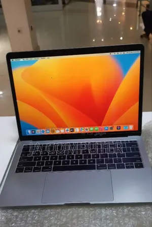 Photo - New Laptop Apple MacBook Pro 2017 16GB Intel Core I5 SSD 512GB