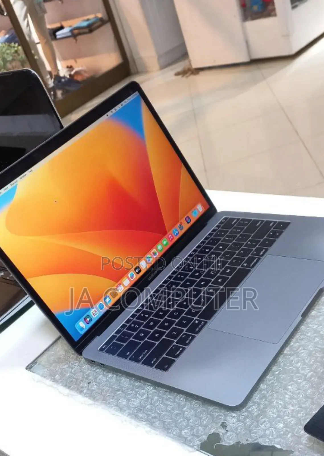 New Laptop Apple MacBook Pro 2017 16GB Intel Core I5 SSD 512GB