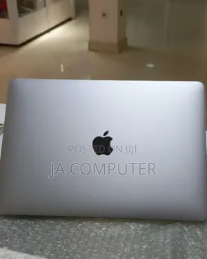 New Laptop Apple MacBook Pro 2017 16GB Intel Core I5 SSD 512GB