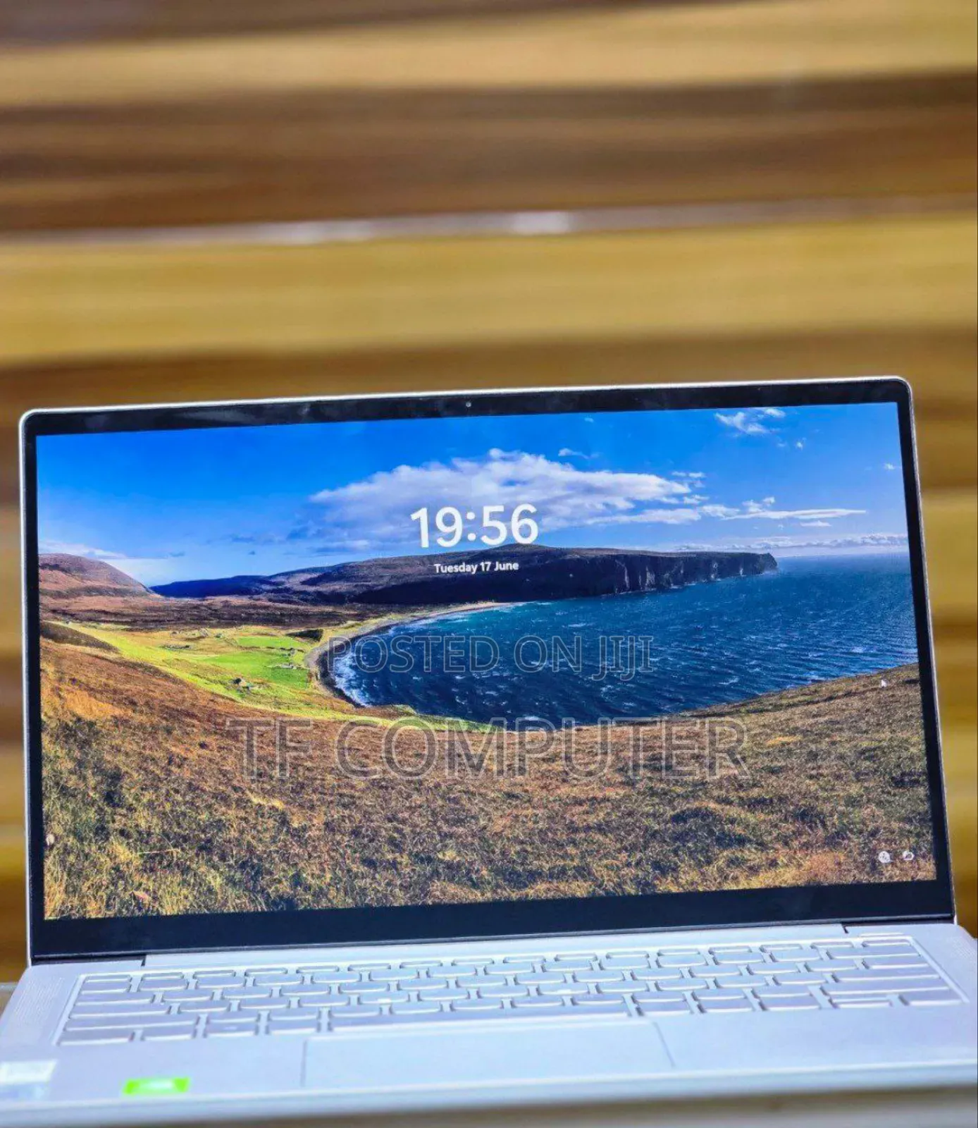 New Laptop Lenovo Yoga 710 8GB Intel Core I5 SSD 512GB