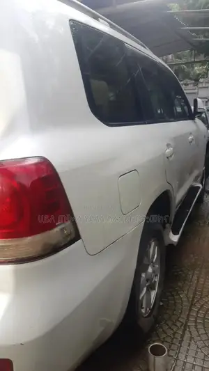 Toyota Land Cruiser 2010 Ivory
