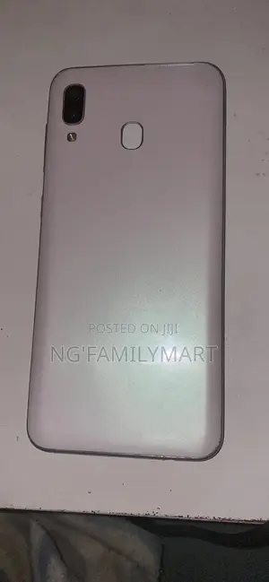 Photo - Samsung Galaxy A30 64 GB White