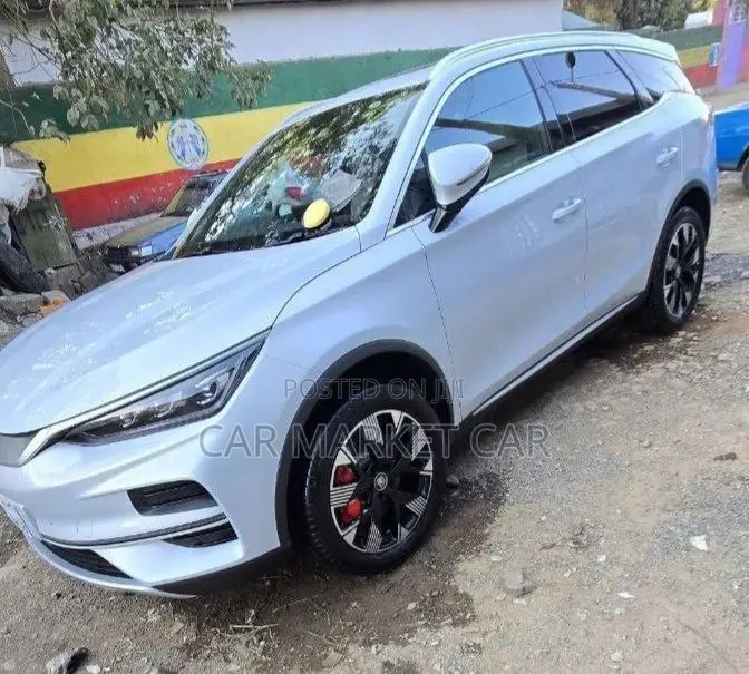 BYD Tang EV 2024 Yellow