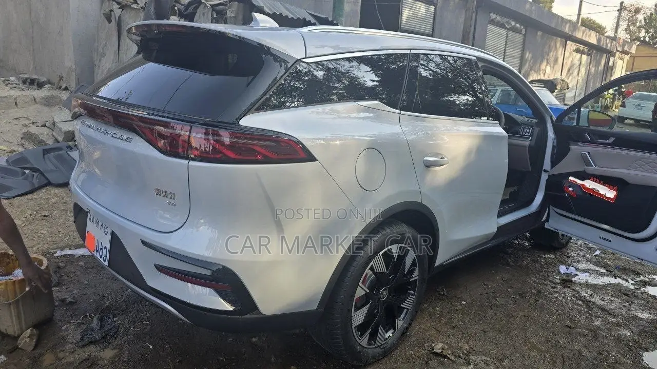 BYD Tang EV 2024 Yellow