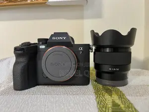 Photo - Sony Alpha 7 Iv With 50mm F1.8 Prime Lens