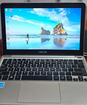Laptop Asus 2GB Intel Core 2 Quad SSD 32GB