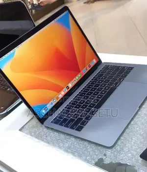 New Laptop Apple MacBook Pro 2017 16GB Intel Core I5 SSD 512GB