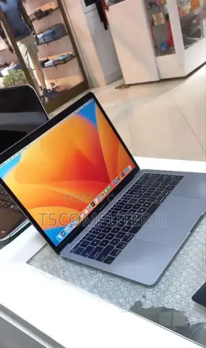 Photo - New Laptop Apple MacBook Pro 2017 16GB Intel Core I5 SSD 512GB