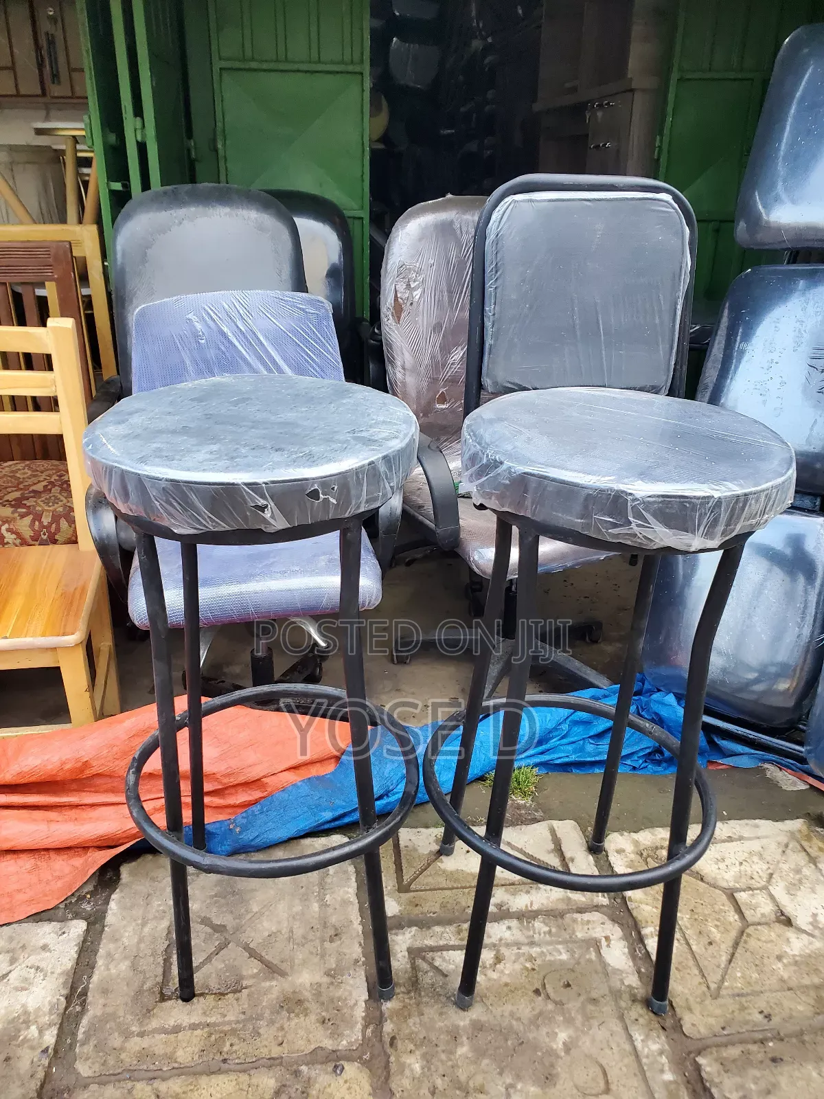 አጅግ በጣም ጠንካራ የሆነ ባለብረት እግር የሆነ ባለጌ ወንበር