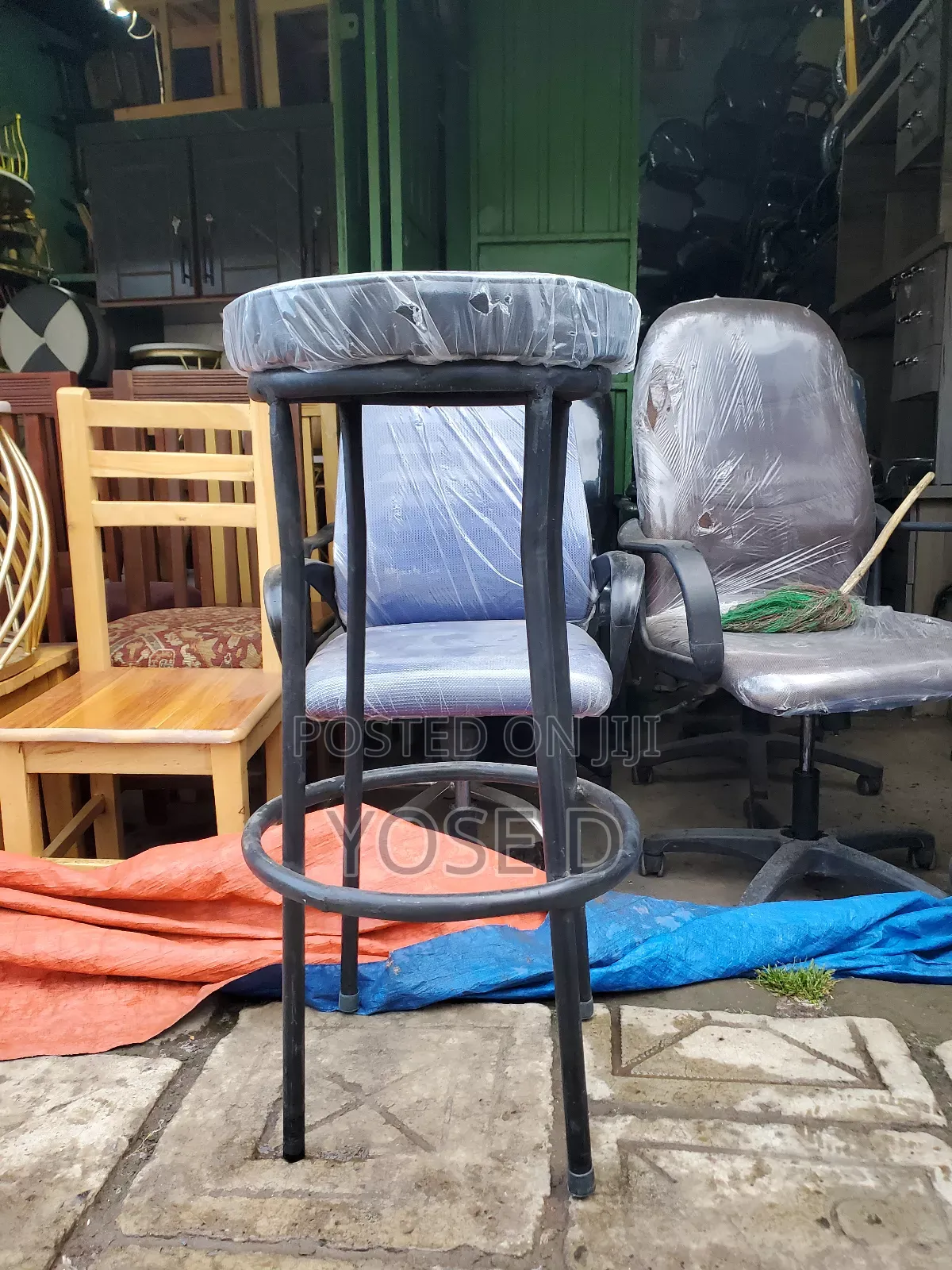 አጅግ በጣም ጠንካራ የሆነ ባለብረት እግር የሆነ ባለጌ ወንበር