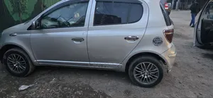 Toyota Vitz 2004 Silver