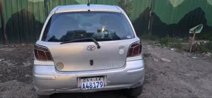 Toyota Vitz 2004 Silver