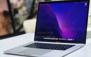 Photo - New Laptop Apple MacBook Pro 2017 16GB Intel Core I7 SSD 512GB