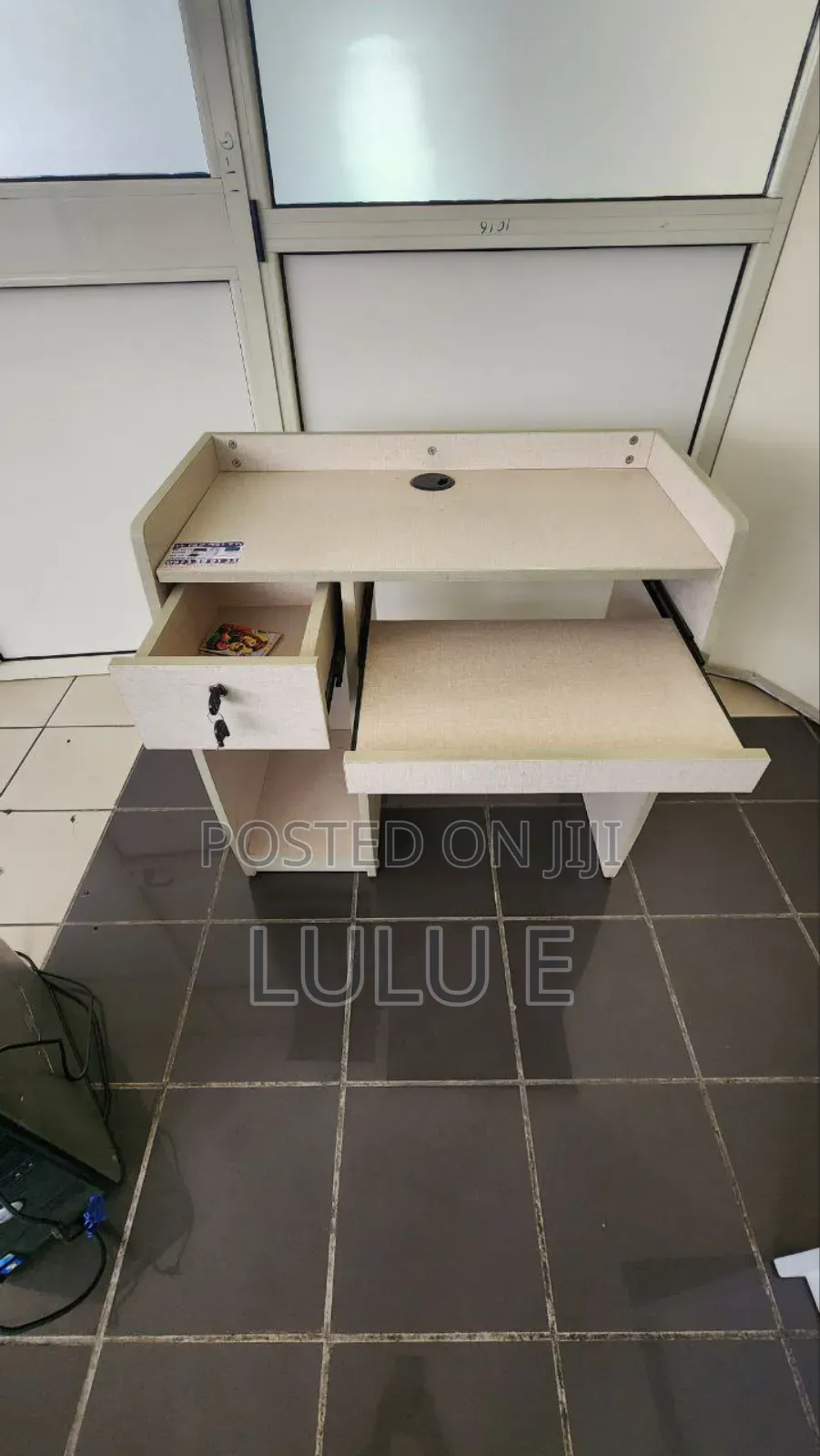 Office Table የቢሮ ጠረጴዛ